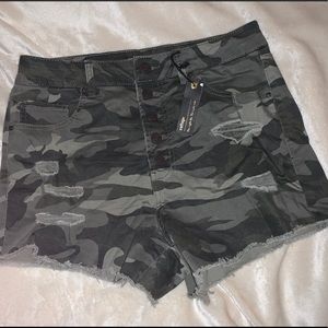 NWT Camo high waisted jean shorts